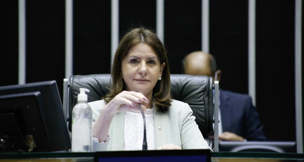 Compromisso: Carmen Zanotto aceita TAC do MPSC e encaminha readequação de cargos de Comunicação